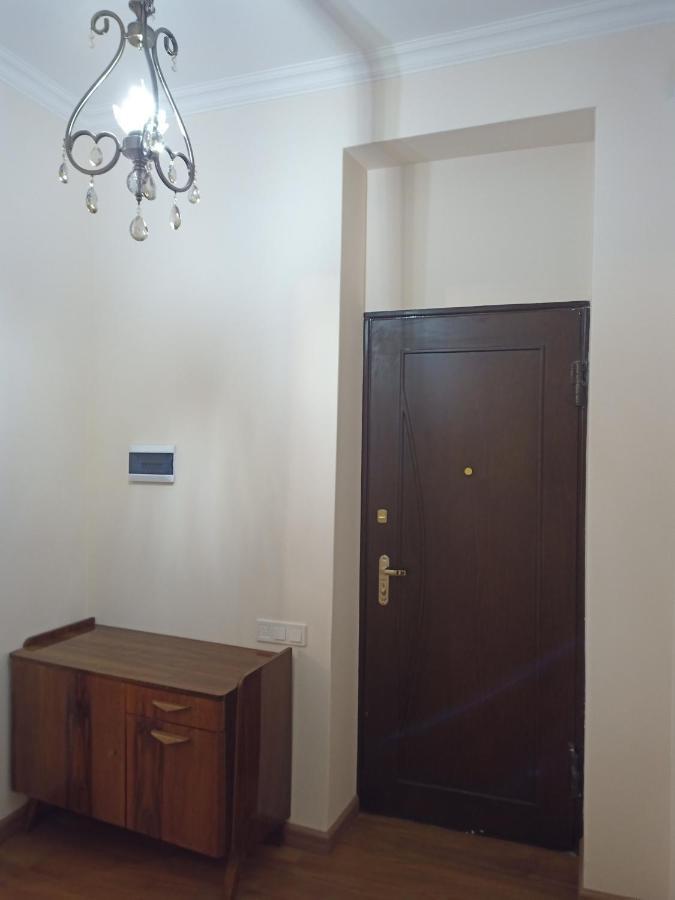 Spacious One Bedroom Apartment In The City Centre Erivan Dış mekan fotoğraf