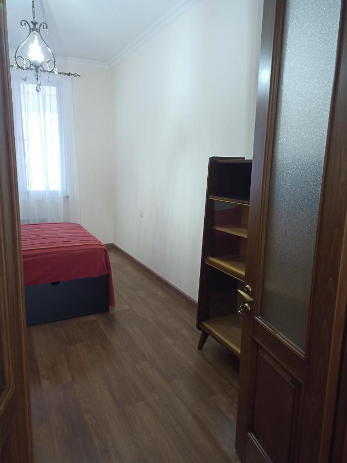 Spacious One Bedroom Apartment In The City Centre Erivan Dış mekan fotoğraf