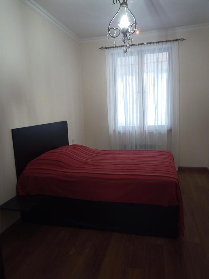 Spacious One Bedroom Apartment In The City Centre Erivan Dış mekan fotoğraf