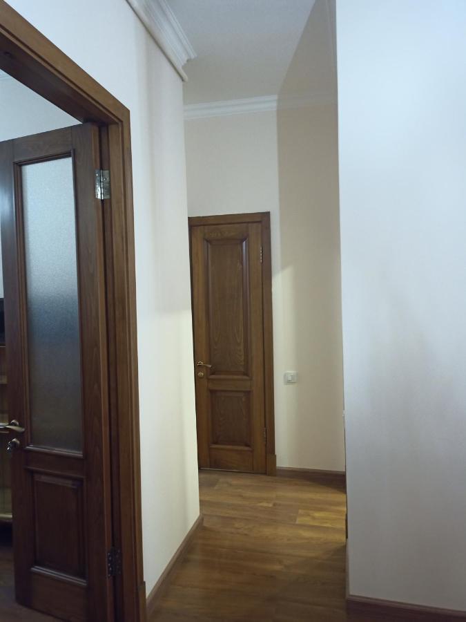 Spacious One Bedroom Apartment In The City Centre Erivan Dış mekan fotoğraf