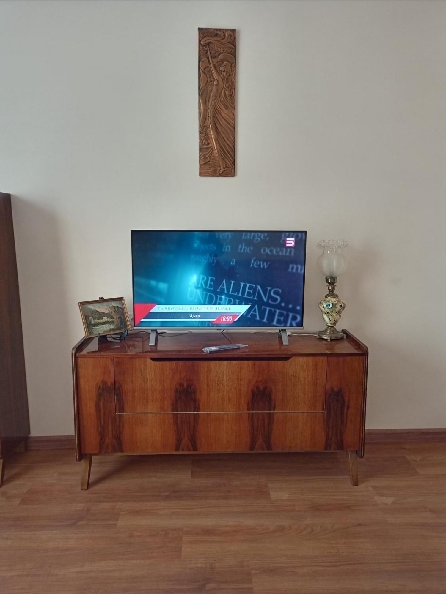 Spacious One Bedroom Apartment In The City Centre Erivan Dış mekan fotoğraf
